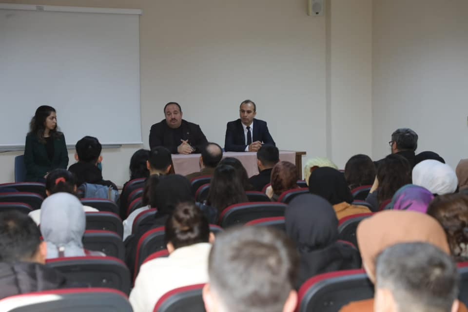 BAŞKAN EKİNCİ ÜNİVERSİTE ÖĞRENCİLERİ İLE BİR ARAYA GELDİ