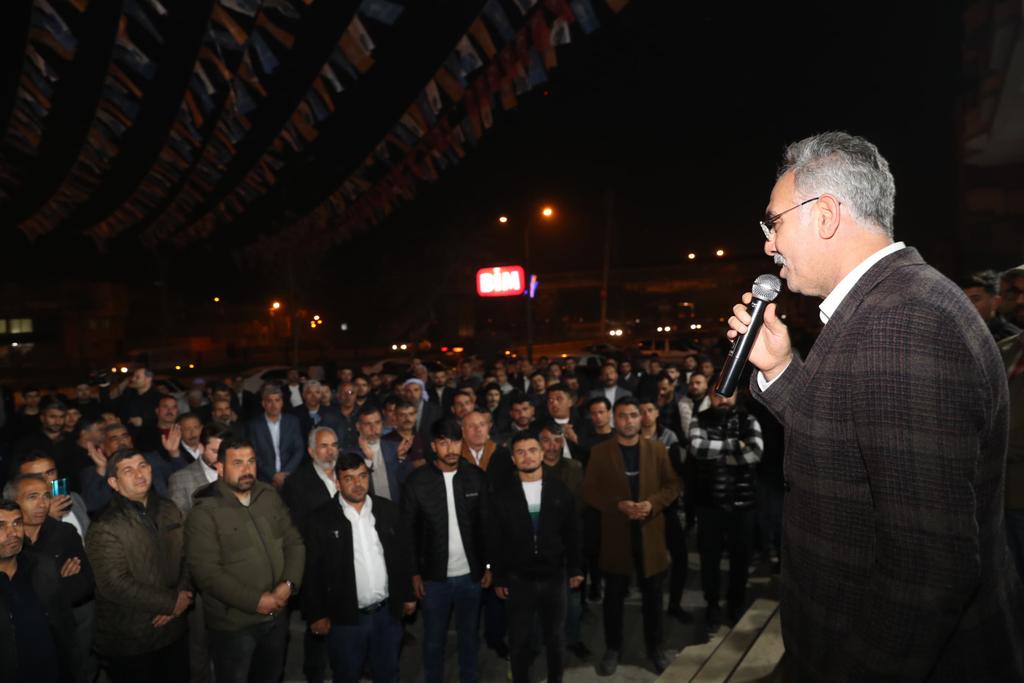Başkan Mehmet Kuş Girmedik Ev Sıkmadık El Bırakmıyor