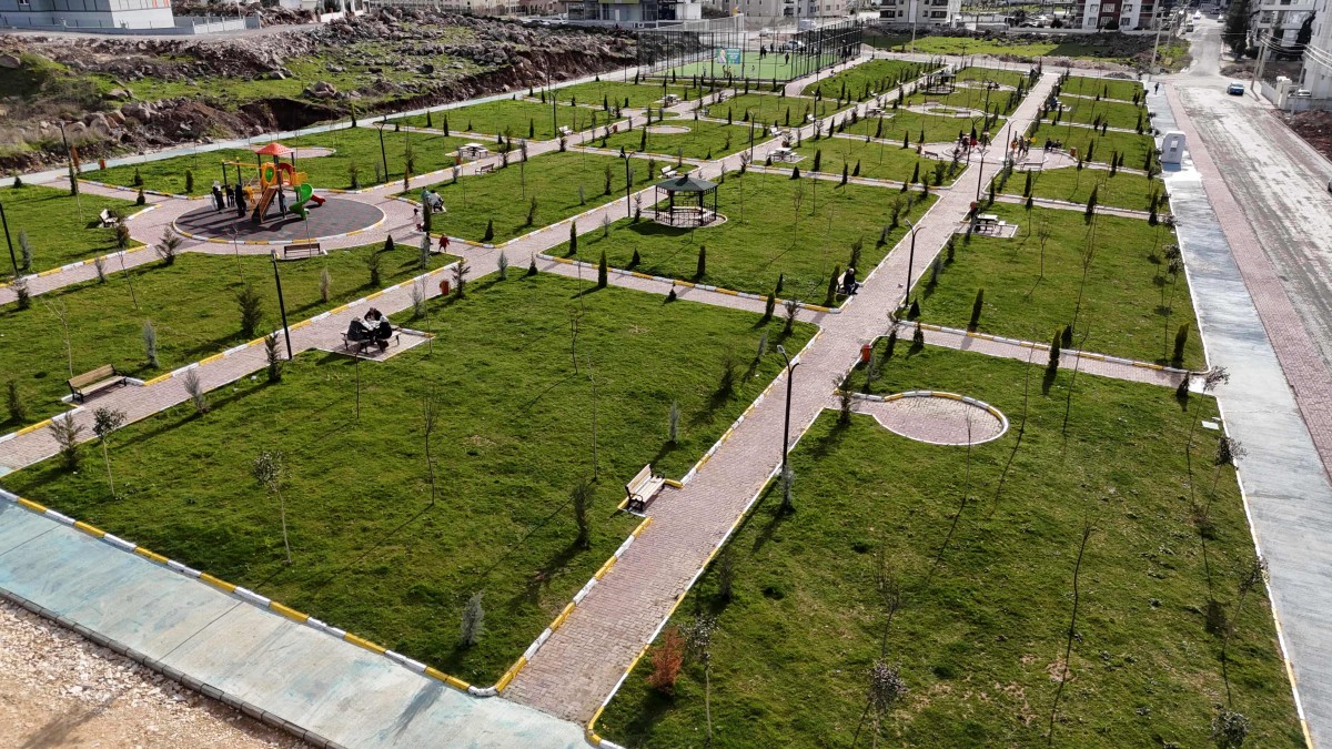 KARAKÖPRÜ'DE 11 BİN METREKARELİK YENİ PARK KAZANDIRILDI
