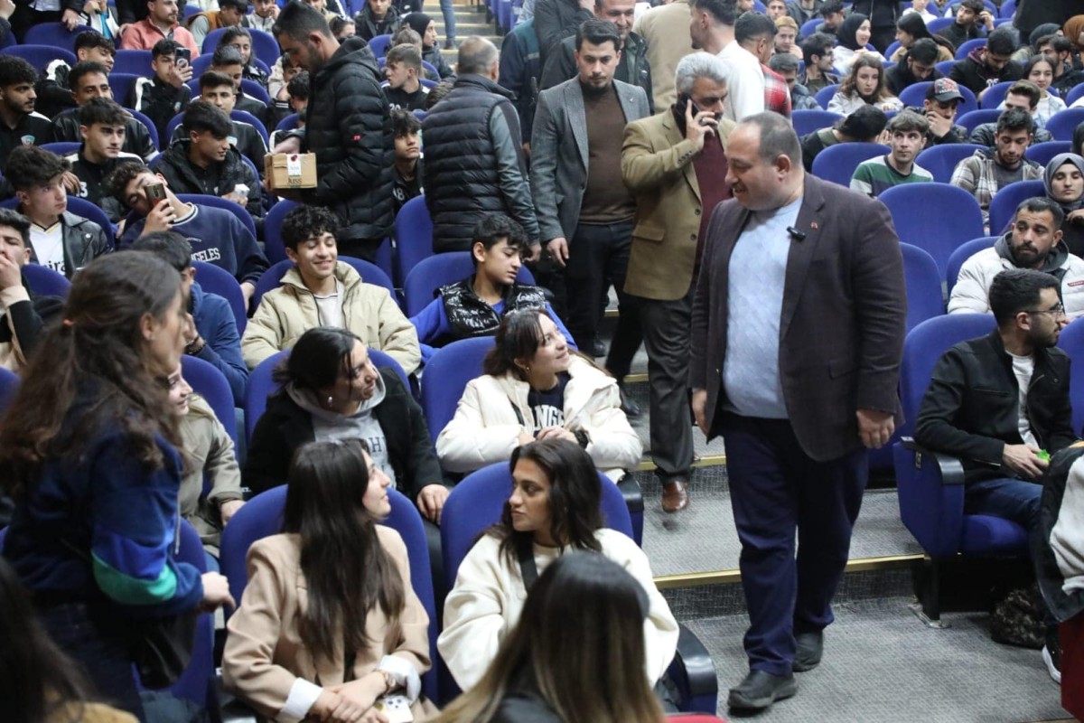 BAŞKAN EKİNCİ KÜLTÜR MERKEZİNDE GENÇLERİ DİNLEDİ