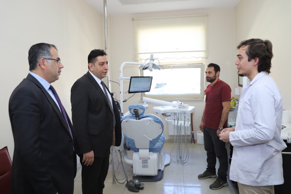 Solmaz Siverek ağız ve diş merkezinde incelemelerde bulundu.