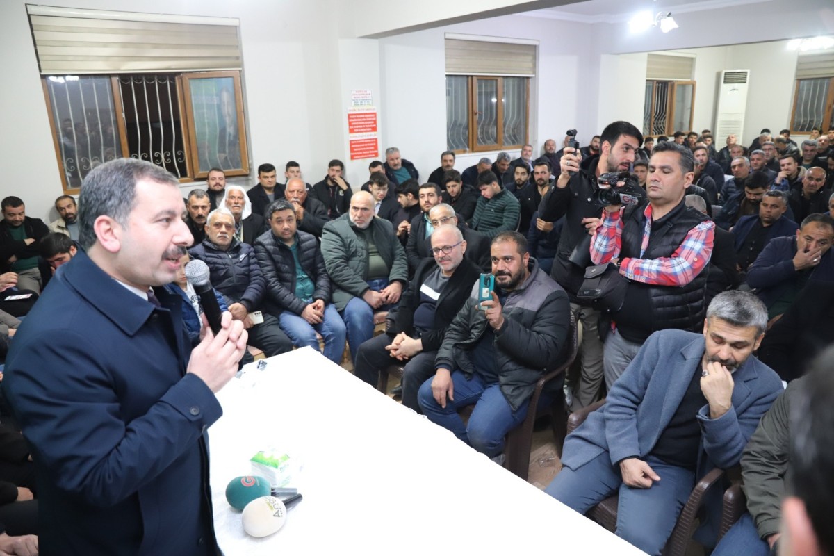 BAŞKAN BAYDİLLİ’YE MİTİNG GİBİ EV TOPLANTISI  