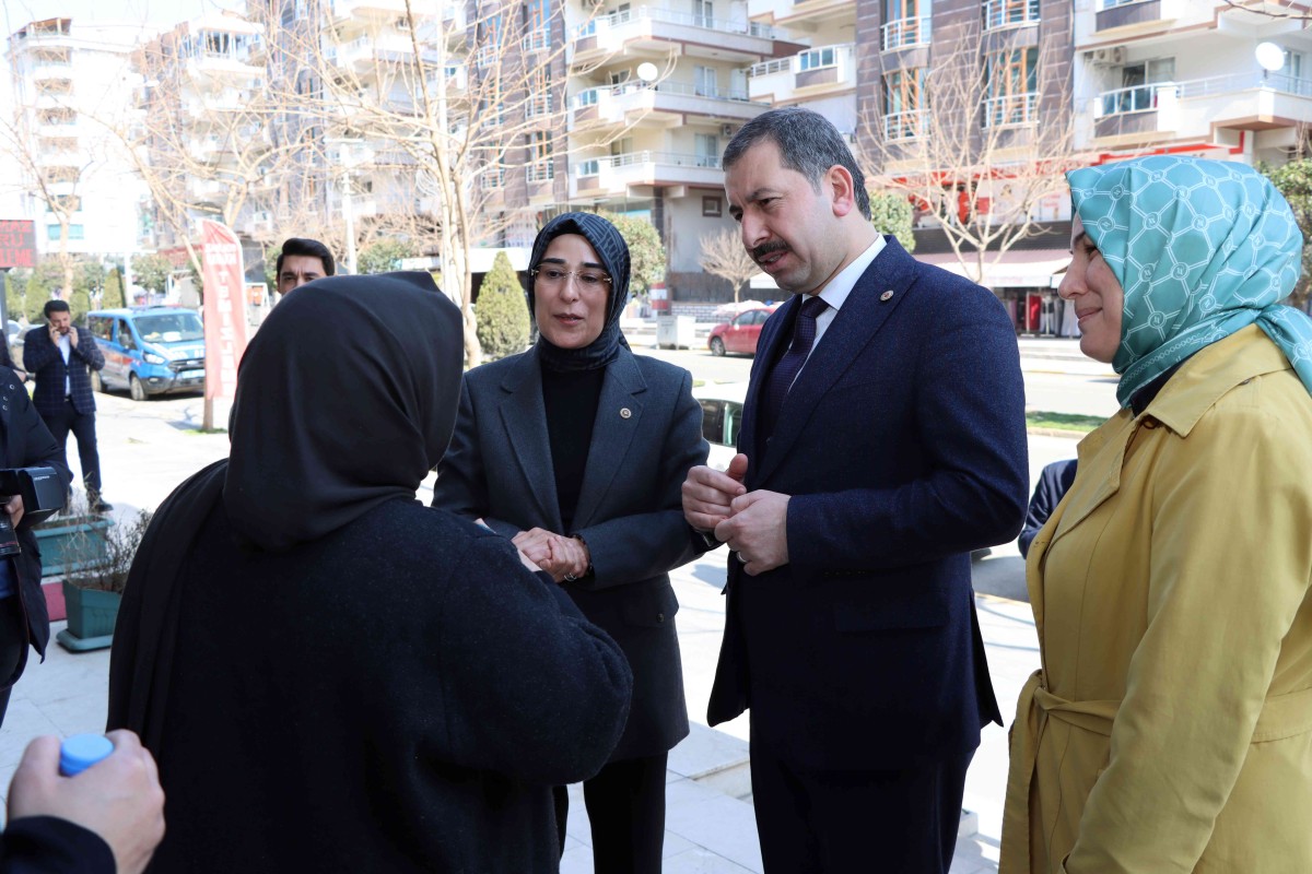 KARAKÖPRÜ'DE HİZMET İSTİKRARI İÇİN BAŞKAN BAYDİLLİ VE MİLLETVEKİLİ YAZMACI VATANDAŞLARDAN DESTEK İSTEDİ