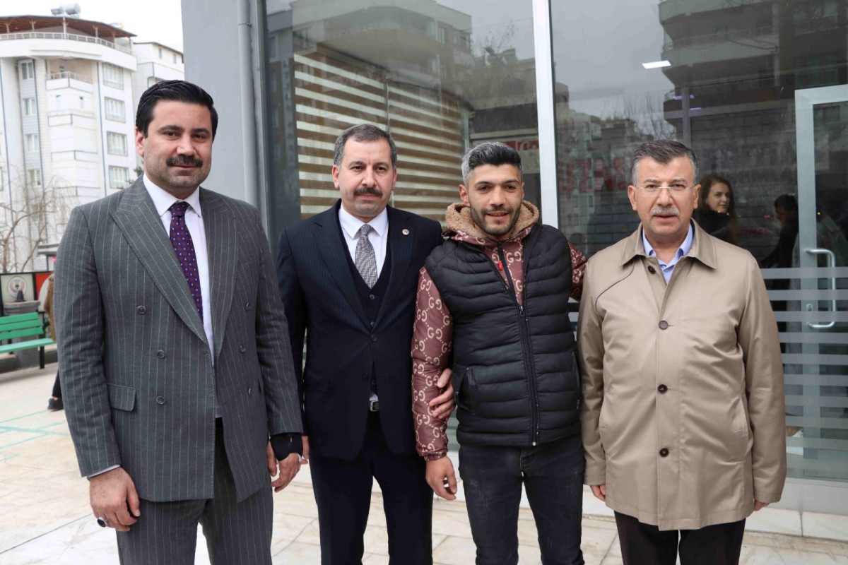 KARAKÖPRÜ'DE VATANDAŞLAR BAŞKAN BAYDİLLİ'Yİ BAĞRINA BASIYOR