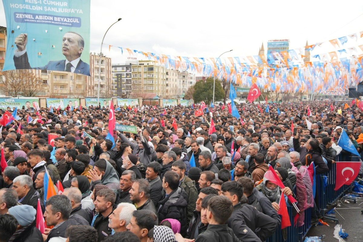 CUMHURBAŞKANI ERDOĞAN SEVGİSİ YAĞMUR, SOĞUK DİNLEMEDİ
