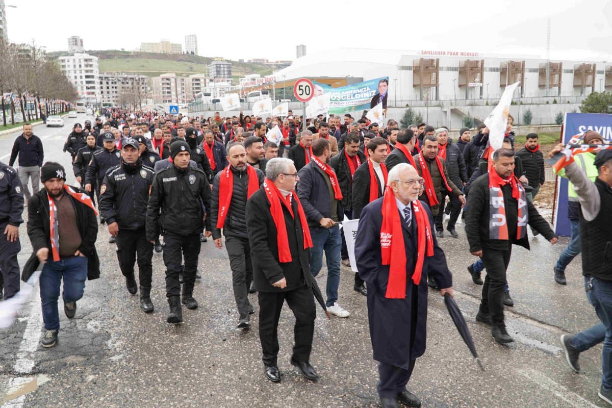 CUMHURBAŞKANI ERDOĞAN'A KARAKÖPRÜ'DE COŞKULU KARŞILAMA