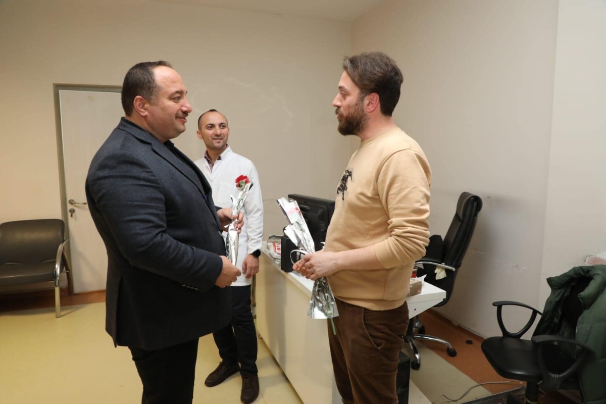 BAŞKAN EKİNCİ SAĞLIK ÇALIŞANLARININ TIP BAYRAMINI KUTLADI