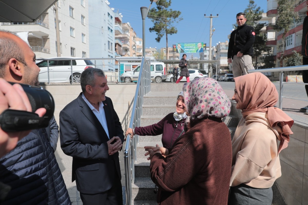 BAŞKAN BEYAZGÜL SAHADA ESNAF VE VATANDAŞLARLA İÇ İÇE