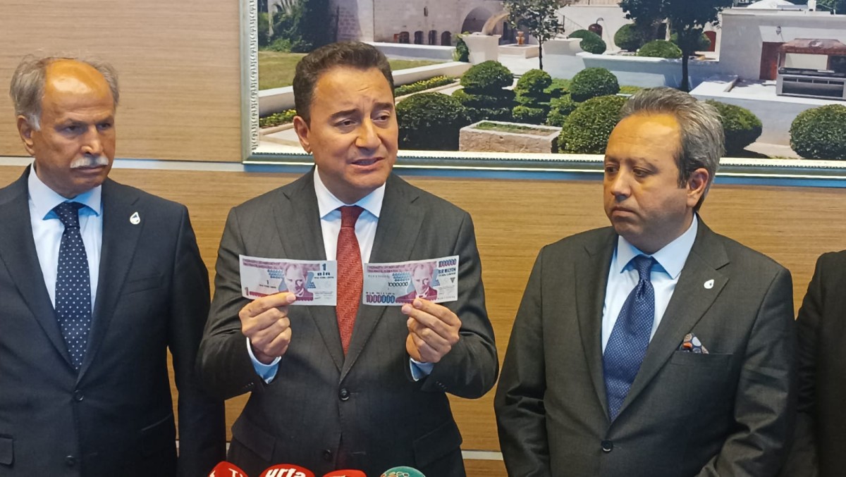 Babacan İktidara Sarı Kart Gösterdi!