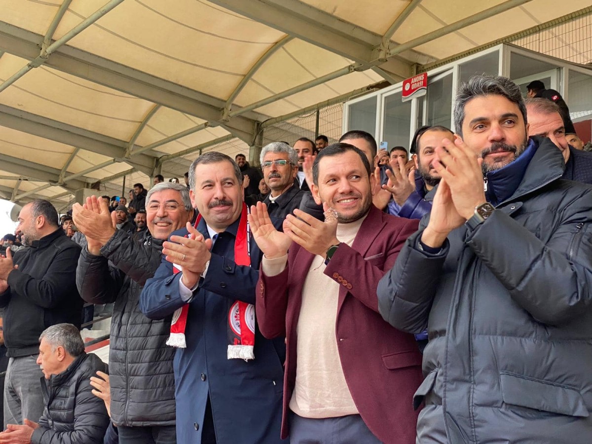 BAŞKAN BAYDİLLİ'NİN DESTEĞİYLE KARAKÖPRÜ BELEDİYESPOR ŞAMPİYONLUĞA KOŞUYOR