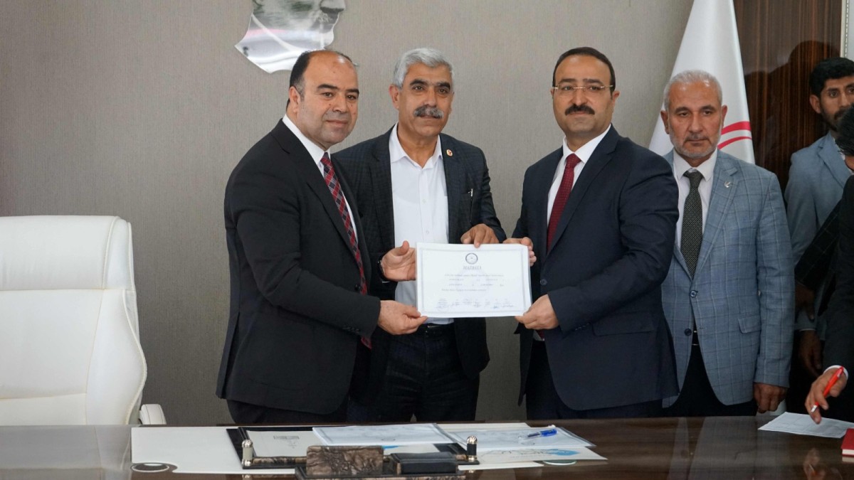 BAŞKAN ÇİFTÇİ MAZBATASINI ALARAK GÖREVİNE BAŞLADI