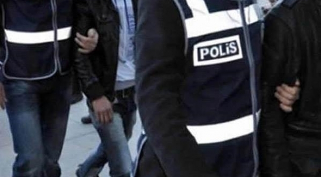  Çeşitli suçlardan aranan 3 şahıs yakalanarak cezaevine teslim edildi