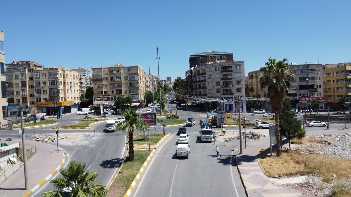 UÇAKSAVAR KAVŞAĞINDA TRAFİĞİ RAHATLATACAK DÜZENLEME