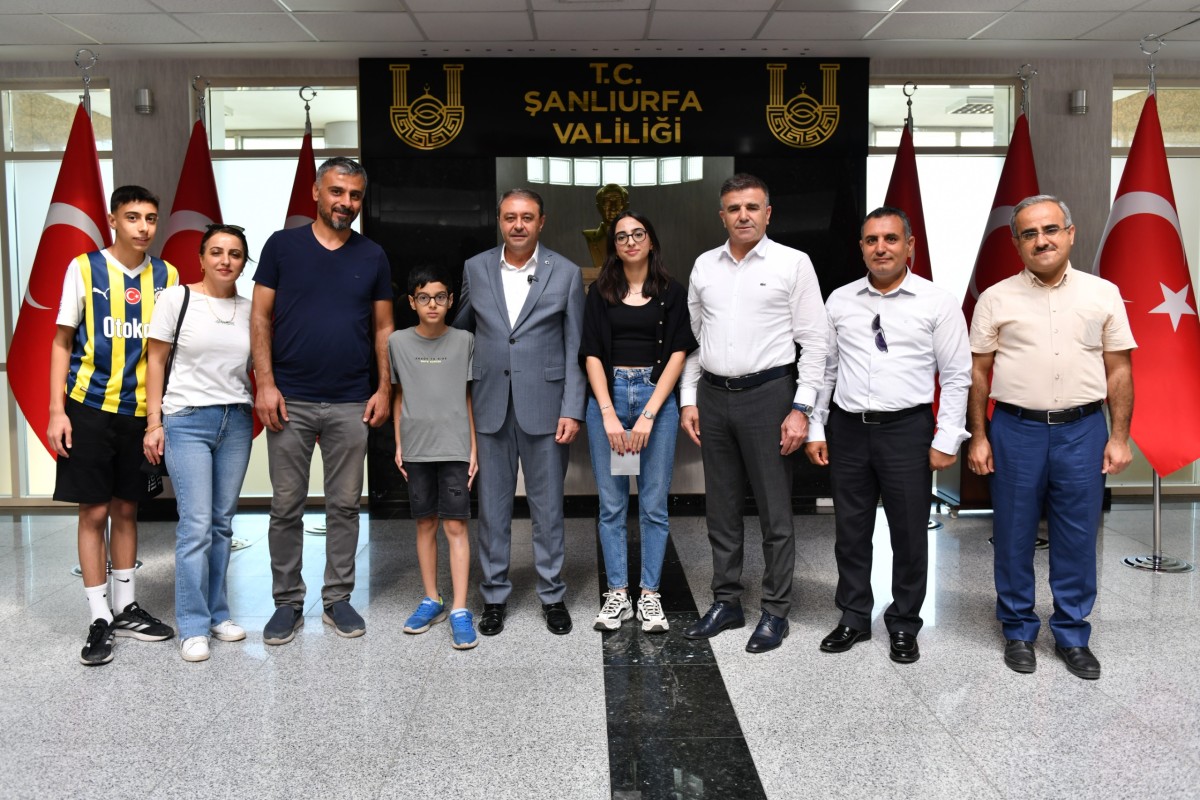 VALİ ŞILDAK, BAŞARILI ÖĞRENCİLERİ KONUK ETTİ