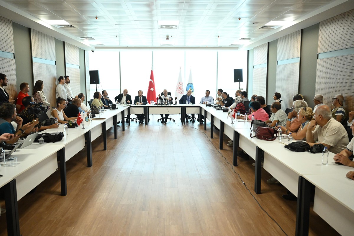 BAKAN URALOĞLU: INSTAGRAM İLE İLETİŞİM HALİNDEYİZ