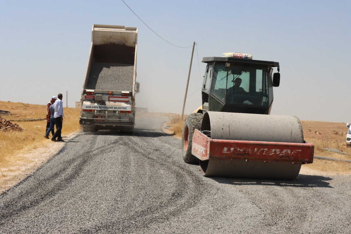 BÜYÜKŞEHİR’DEN TARİHİ HARRAN İLÇESİNDE ASFALT ÇALIŞMASI