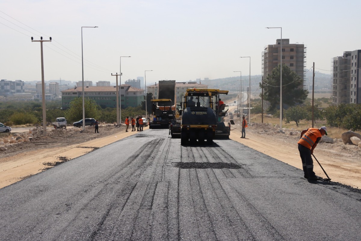 MEHMETÇİK MAHALLESİNDE YOL AĞININ KALİTESİ ARTIYOR
