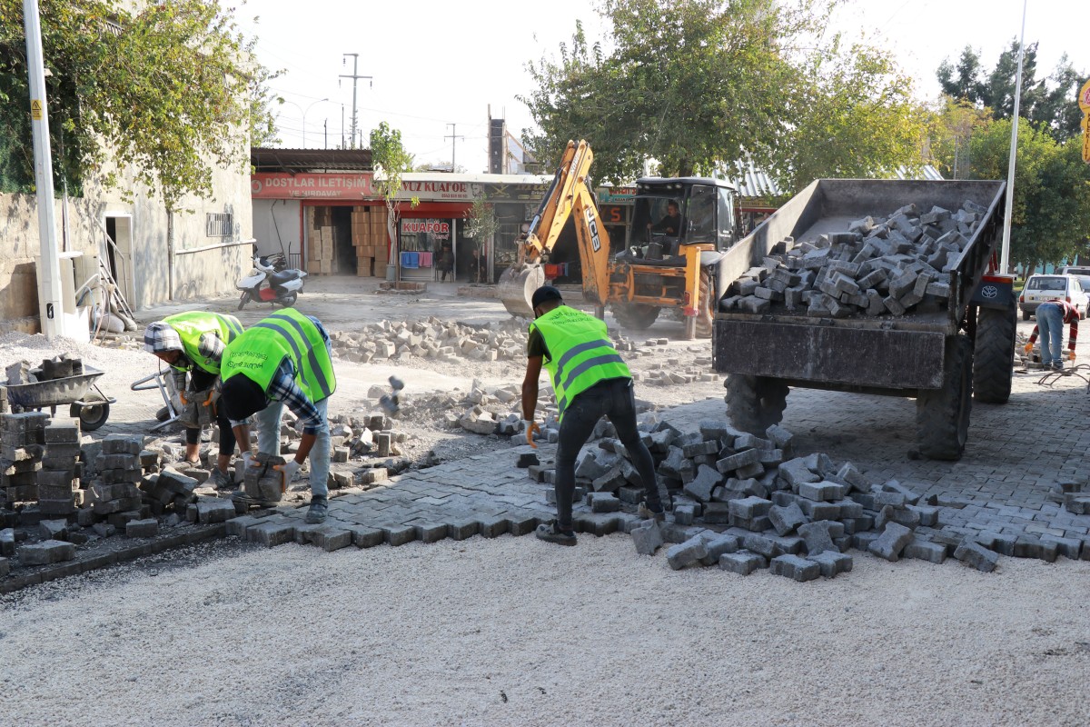 HALİLİYE BELEDİYESİNDEN 4 MAHALLEDE HUMMALI ÜSTYAPI ÇALIŞMASI 