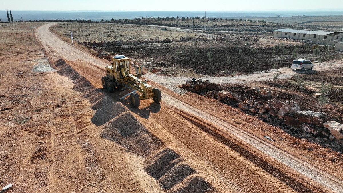 KIRSAL HİZMETLER HALFETİ İLÇESİNDE YOL ÇALIŞMALARINI SÜRDÜRÜYOR
