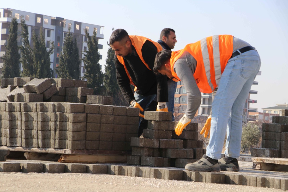 KARAKÖPRÜ’DE YENİ YOLLARDA ÜST YAPI ÇALIŞMALARI SÜRÜYOR