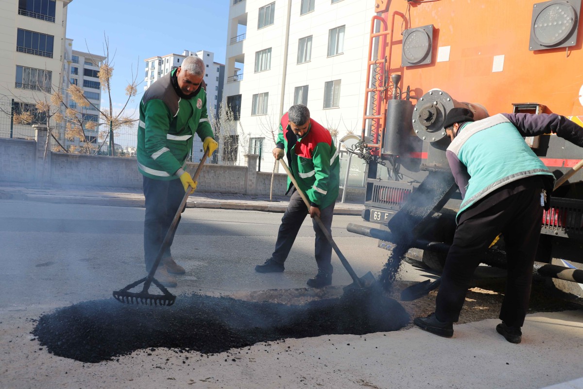 KARAKÖPRÜ'DE YOLLAR ÜSTYAPI ÇALIŞMALARIYLA YENİLENİYOR