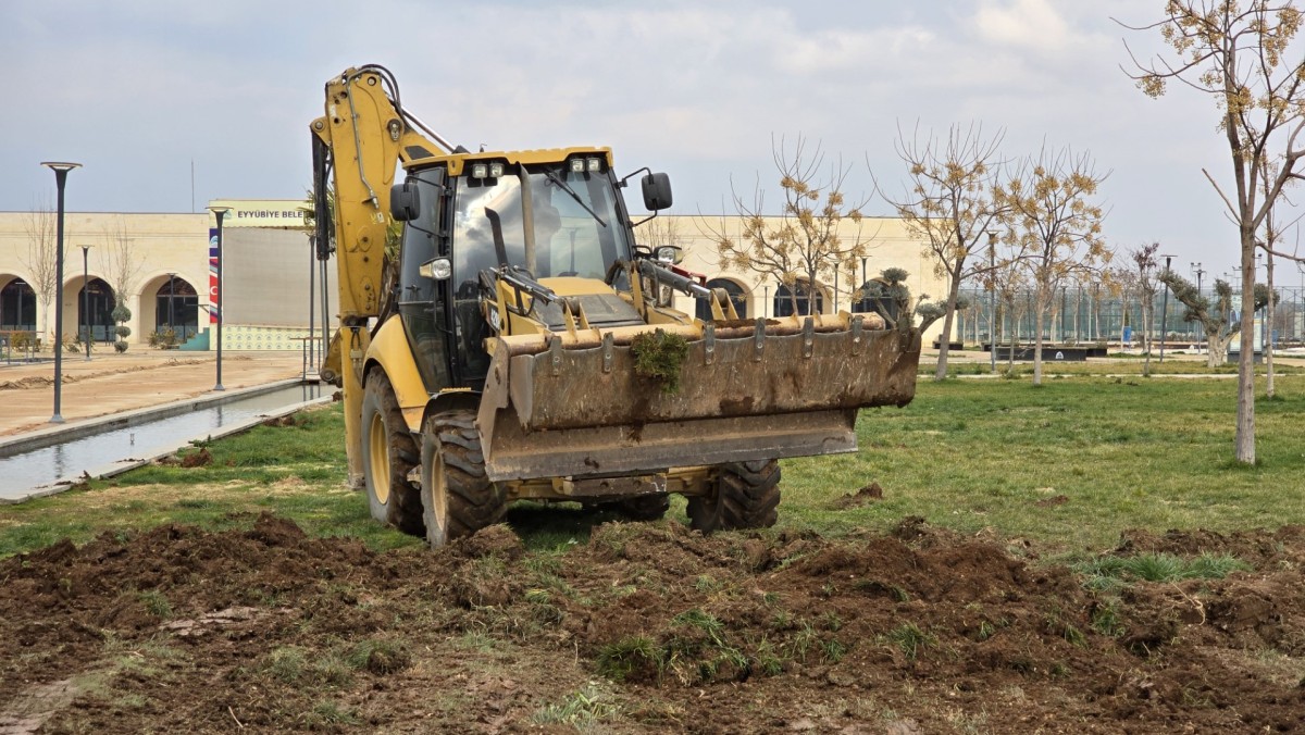 Eyyübiye Millet Bahçesi’nde Bakım Devam Ediyor