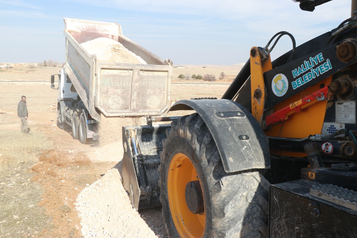 ASLANLI KIRSAL MAHALLESİNDE YOLLAR ARTIK DAHA KONFORLU 