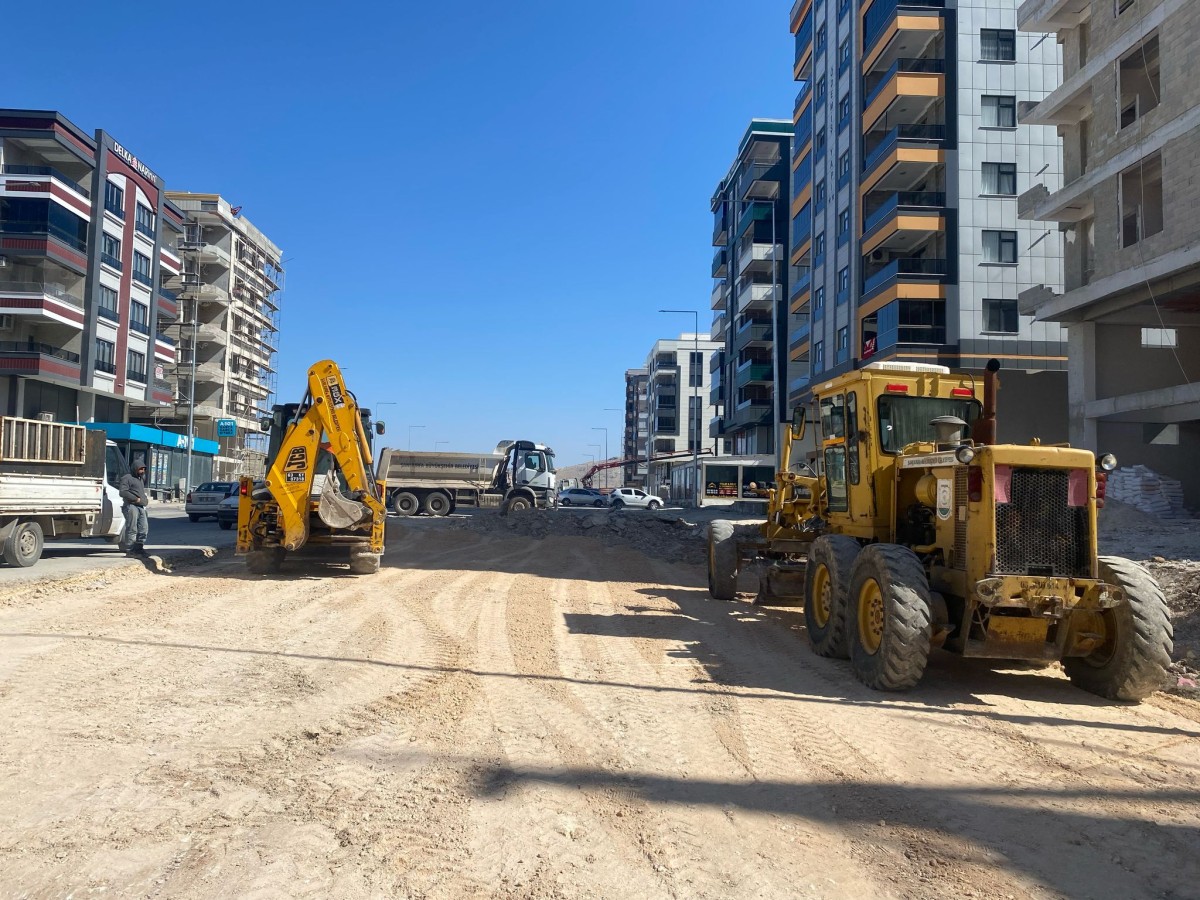 FEVZİ ÇAKMAK BULVARI’NDA SICAK ASFALT HAZIRLIKLARI SÜRÜYOR