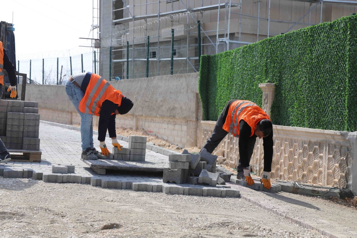 KARAKÖPRÜ'DE YOLLAR ÜSTYAPI ÇALIŞMALARIYLA YENİLENİYOR