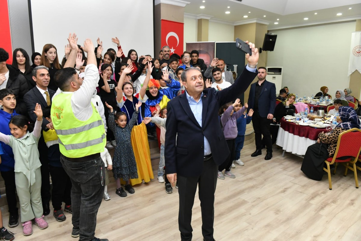 VALİ ŞILDAK İFTARINI ÇOCUKLARLA YAPTI 