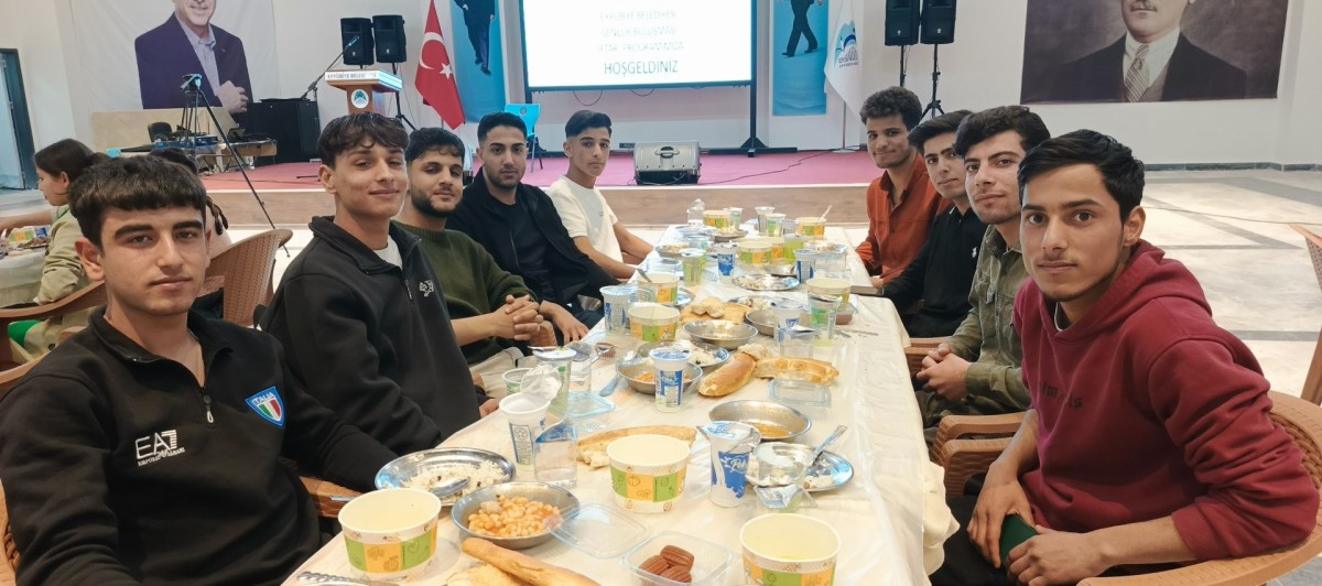 Başkan Kuş, Eyyübiyeli Gençlerle Buluştu
