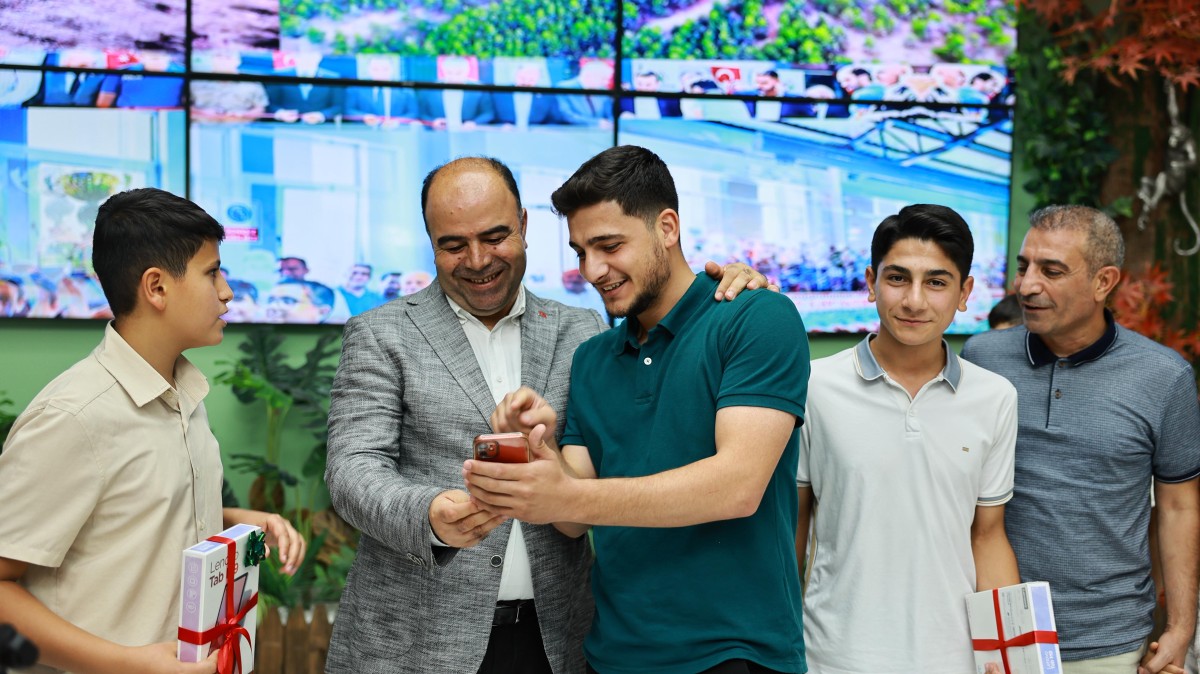 KARAKÖPRÜ'DE BAŞARILI ÖĞRENCİLER ÖDÜLLENDİRİLDİ