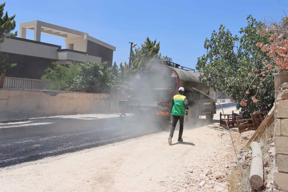 KARAKÖPRÜ'DE YENİ YOLLAR SATHİ KAPLAMAYLA HİZMETE AÇILIYOR