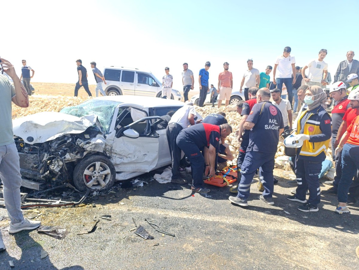 Şanlıurfa-Gaziantep Karayolunda Çift Taraflı Trafik Kazası: 4 Yaralı