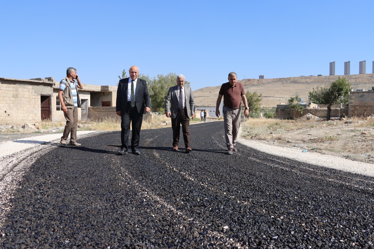 KARAKÖPRÜ’DE KIŞA HAZIRLIK, KIRSAL MAHALLELERDE YOL YAPIMI SÜRÜYOR!