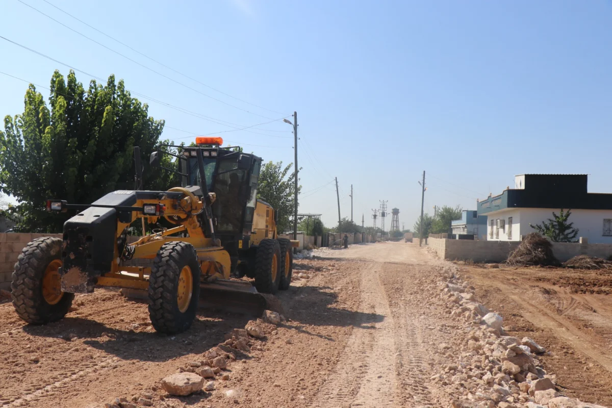 HARRAN’DA YOLLAR BÜYÜKŞEHİR’LE YENİLENİYOR