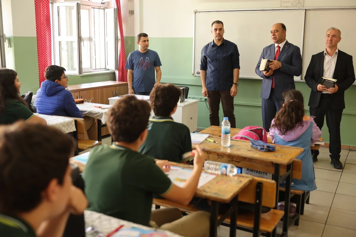 BAŞKAN ÇİFTÇİ, ŞERİF ÖZDEN BAŞARI ORTAOKULU’NDA ÖĞRENCİLERLE BULUŞTU