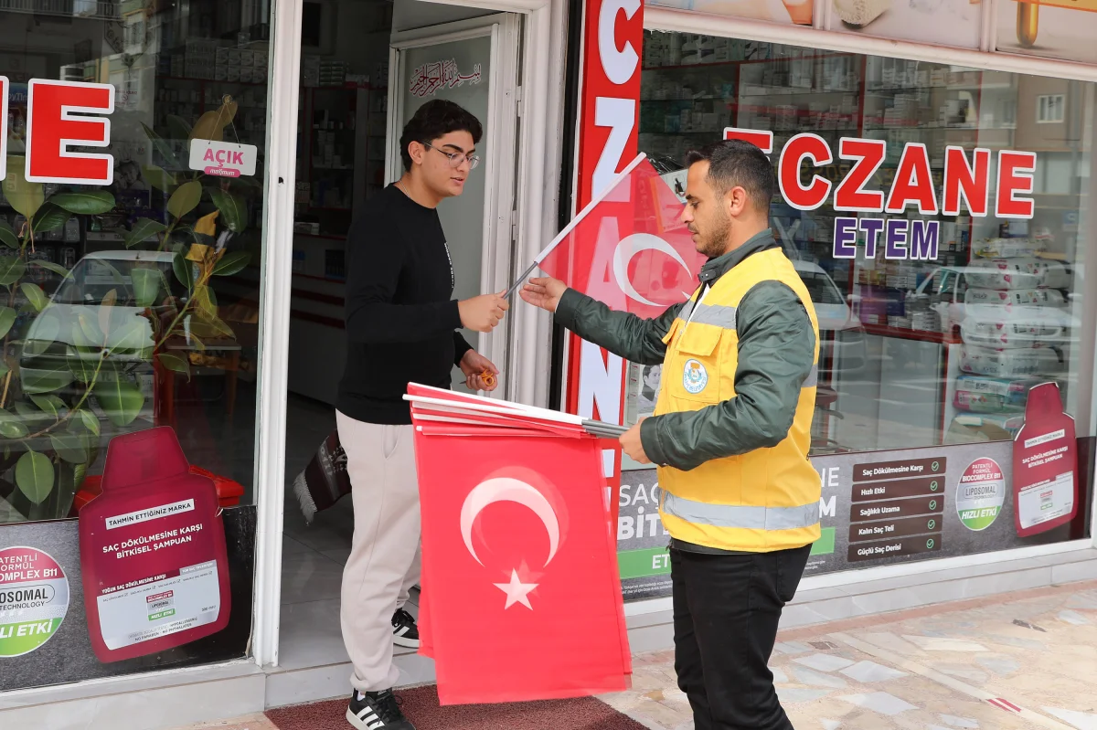 HALİLİYE BELEDİYESİ’NDEN 29 EKİM’E ÖZEL BAYRAK DAĞITIMI