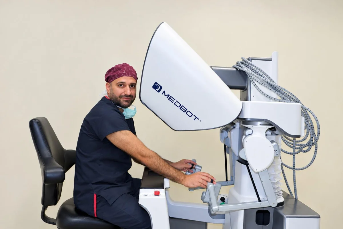 ŞANLIURFA’DA 12 SANTİMETRELİK KİTLE ROBOTİK CERRAHİYLE ÇIKARILDI