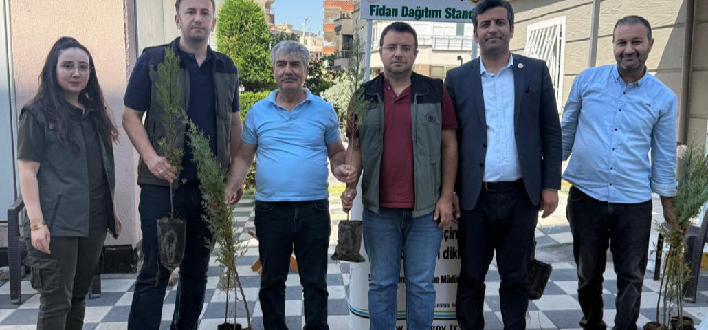 Akbayır Mahallesi’nde “Her Eve Bir Fidan” Projesi Hayata Geçirildi