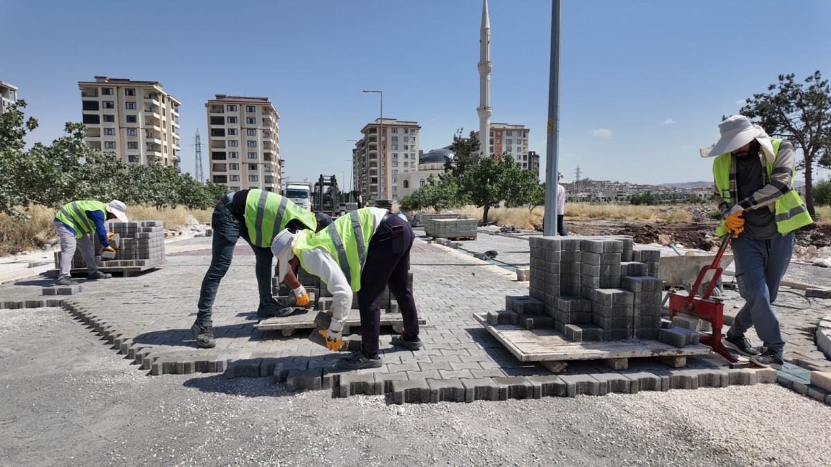 MEHMETÇİK MAHALLESİ’NDE YENİ YOLLAR HİZMETE AÇILIYOR