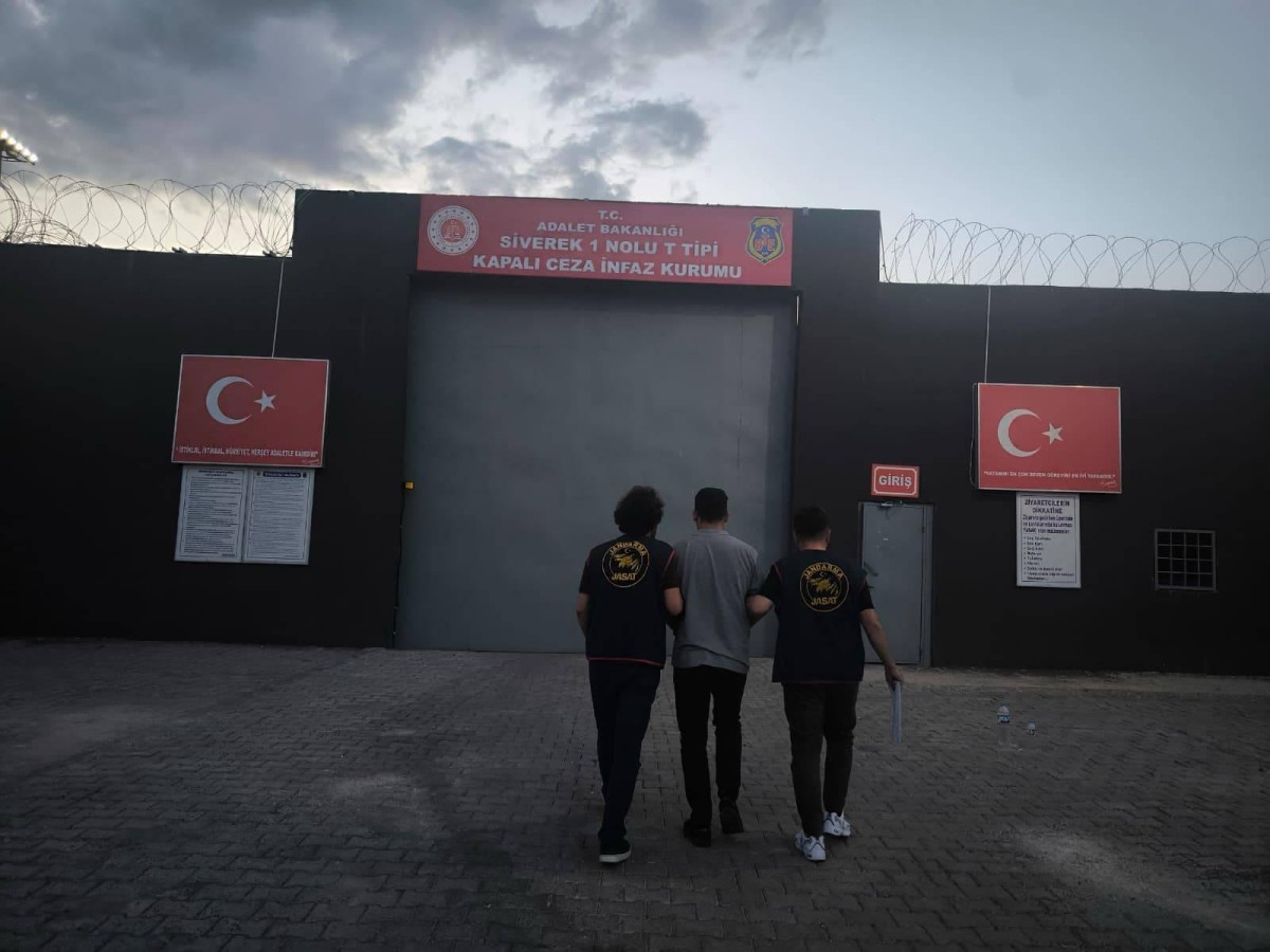 Şanlıurfa'da Hapis Cezası Bulunan 2 Firari Jandarma Operasyonuyla Yakalandı