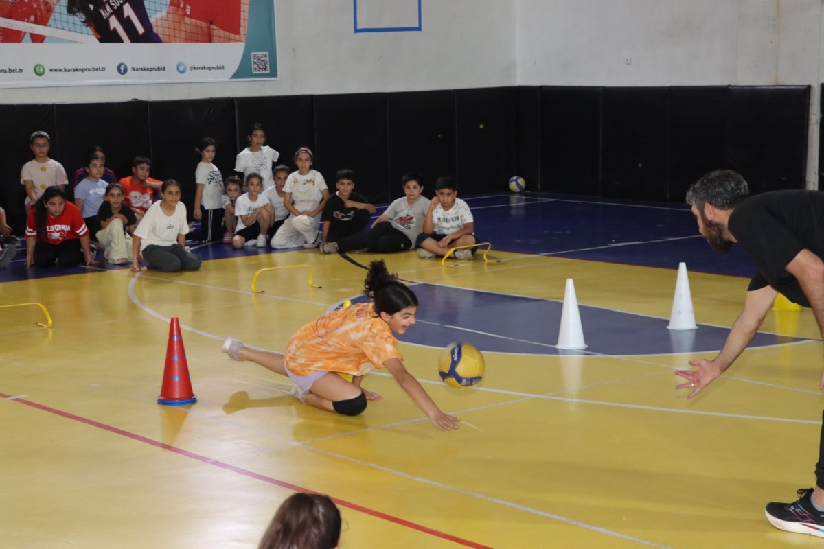 KARAKÖPRÜ DOĞUKENT SPOR KOMPLEKSİ GENÇ SPORCULARI AĞIRLIYOR