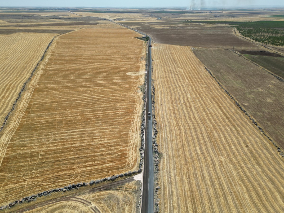 SİVEREK’TE 17 KİLOMETRELİK YOL YENİLENDİ