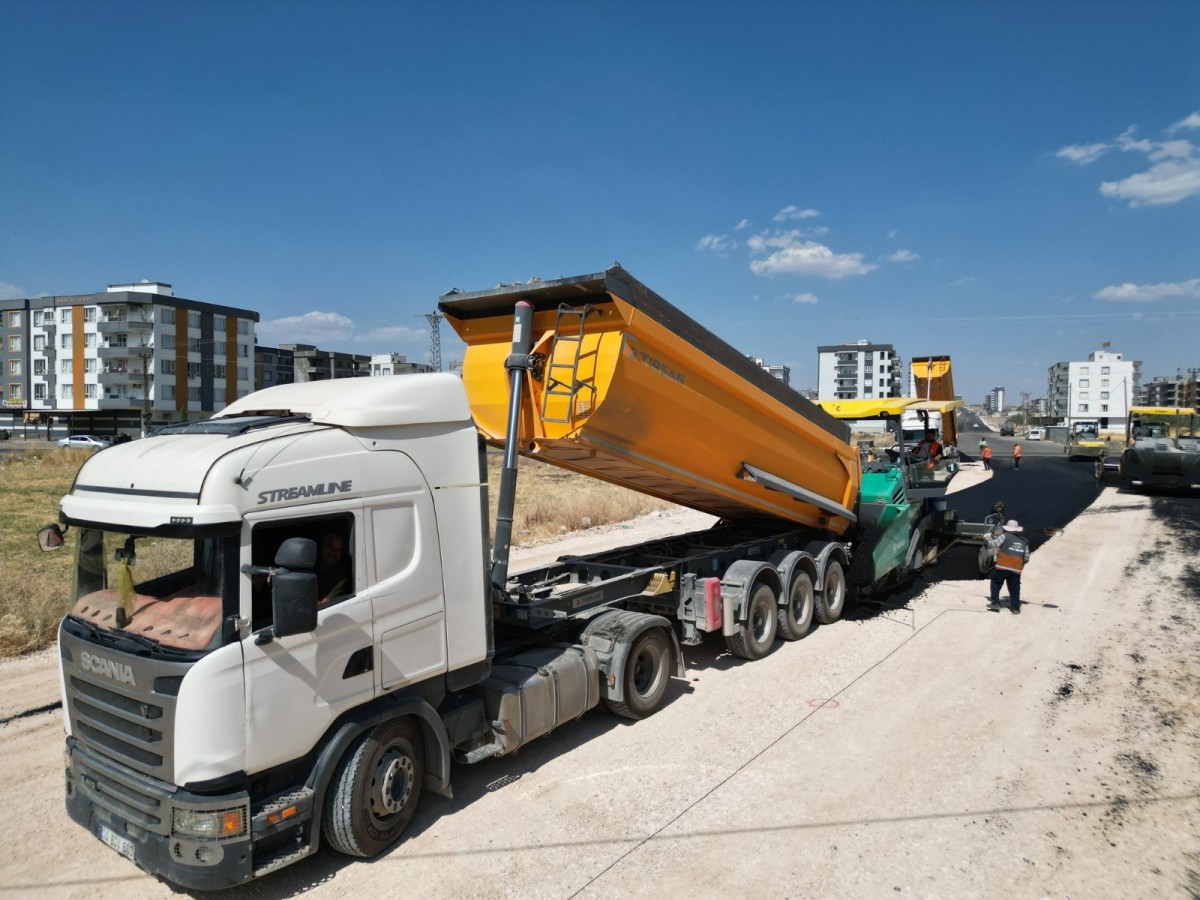 SİVEREK ÇEVRE YOLU’NDA 2. ETAP SICAK ASFALT ÇALIŞMASI BAŞLADI