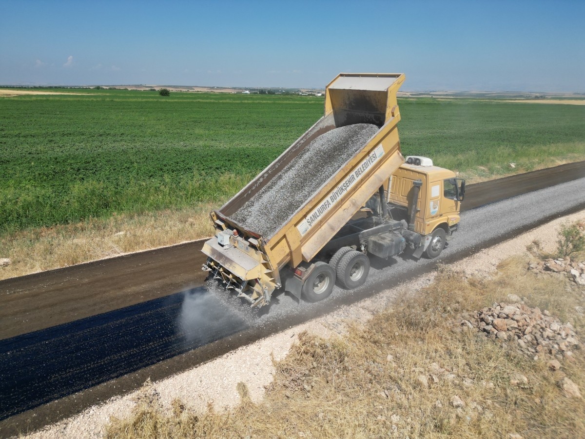 HİLVAN’DA KIRSAL YOLLAR BÜYÜKŞEHİR’LE YENİLENİYOR