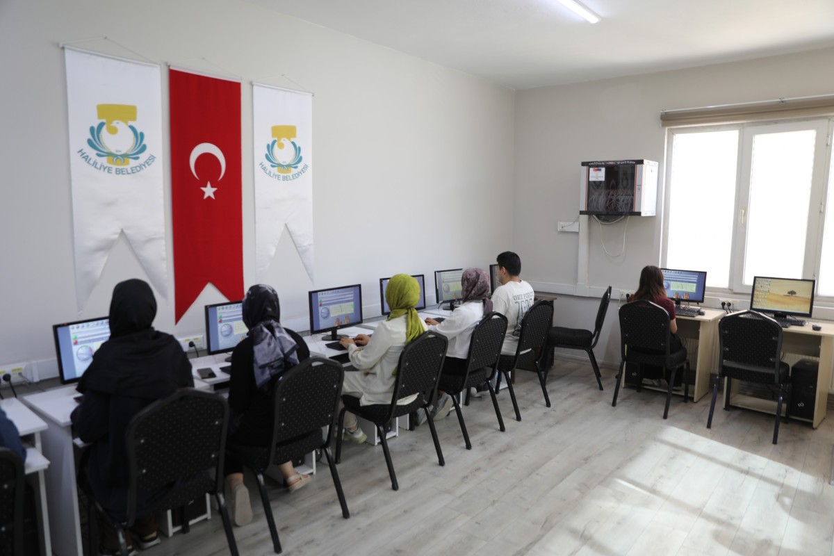 HALİLİYE BELEDİYESİ'NDEN GENÇLERE ÜCRETSİZ F KLAVYE EĞİTİMİ