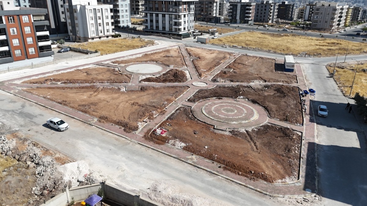 KARAKÖPRÜ’DE YEŞİL ALAN YATIRIMLARI SÜRÜYOR