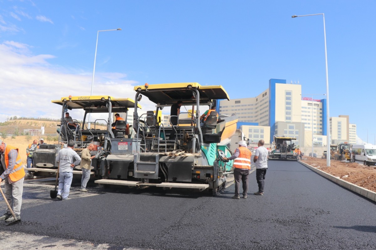 ŞEHİR HASTANESİ’NE ULAŞIMI RAHATLATACAK YOLDA SONA GELİNDİ
